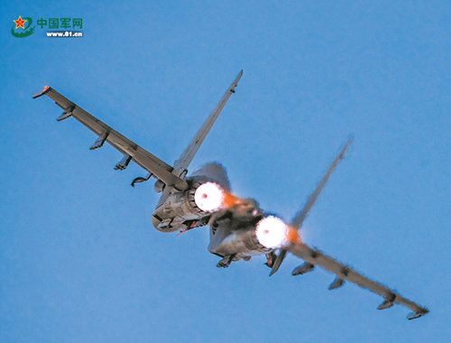 礪劍云端！空軍航空兵某團跨晝夜飛行訓練影像